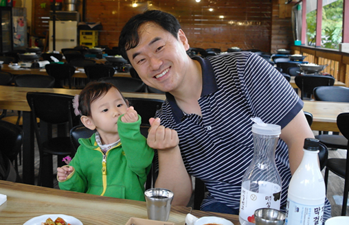 딸과 함께 연구원 산악회 청계산 등산 후 